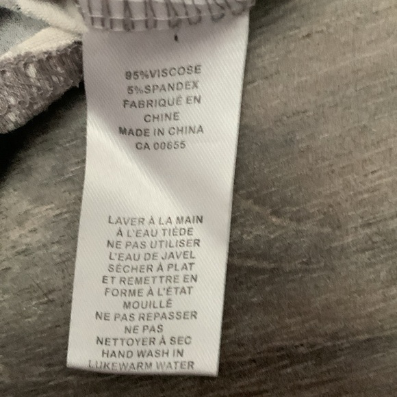 Women’s Pretty Blouse - Picture 3 of 5